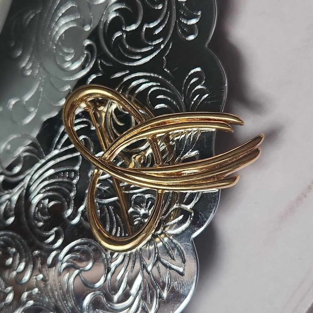 Vintage Trifari Brooch